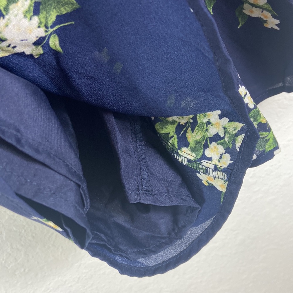 Cupcakes and Cashmere Bell Sleeve Floral Romper - Picture 9 of 10